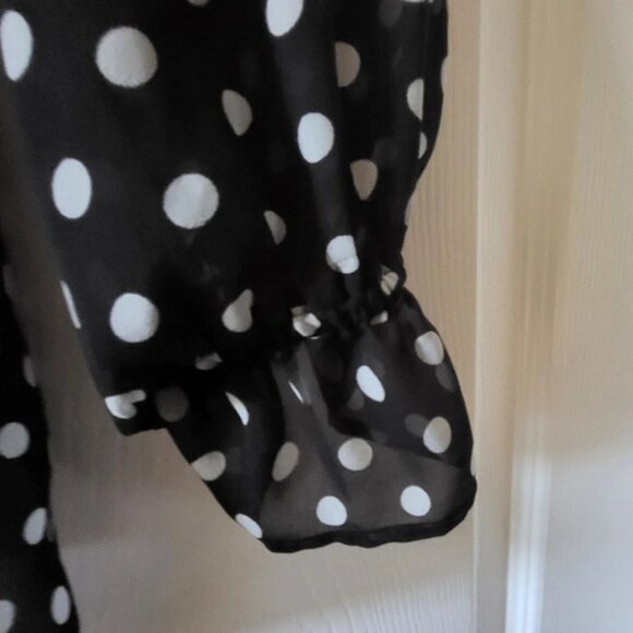 Ann Taylor Loft - NWOT - Black and White Sheer Polka Dot Top,  Size M - Picture 4 of 6